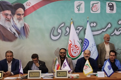 برپایی میز خدمت جهادی شرکت شهرک های صنعتی استان سیستان و بلوچستان در محل مصلای نماز جمعه شهرستان زاهدان